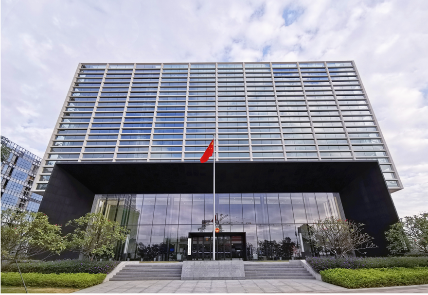 前海合作區(qū)將深化內(nèi)地與港澳律師事務(wù)所合伙聯(lián)營(yíng)機(jī)制改革。目前全國(guó)11家粵港澳聯(lián)營(yíng)律所，有7家在前海。截至2021年9月，前海法院受理涉港案件8392件，數(shù)量居全國(guó)第一。