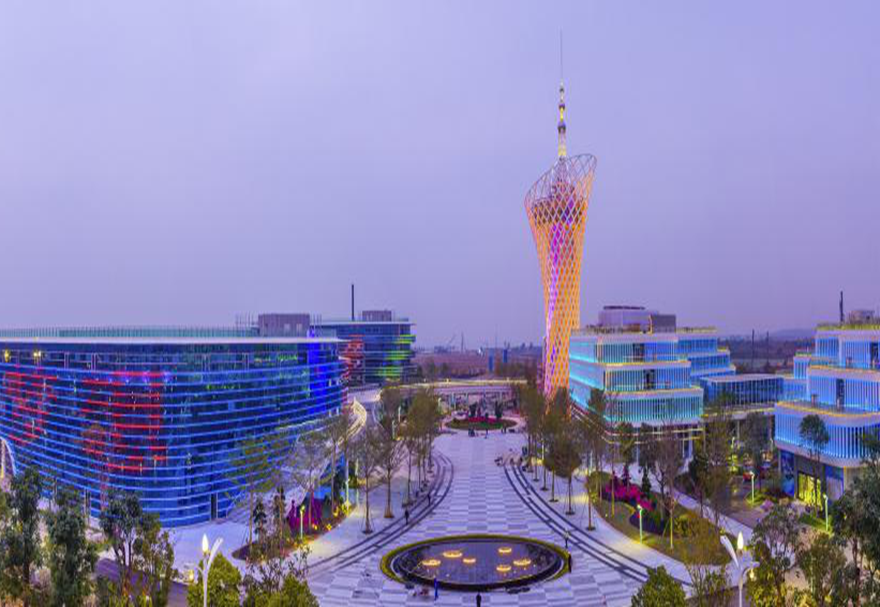當前，濱海灣新區正聚焦科技創新和先進制造，全面加快基礎設施建設，融入大灣區“一小時”交通圈，發揮產業磁吸效應，吸引龍頭企業進駐，高水平建設開放新門戶、人才新港灣、城市新中心，奮力打造制度型開放高地、東莞在“雙萬”新起點上高質量發展的新引擎。