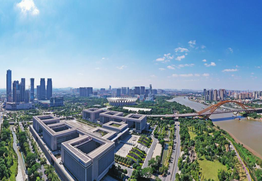 建設佛山三龍灣高端創新集聚區（以下稱：三龍灣），是近年來佛山市委、市政府主抓力推的一件大事。三龍灣毗鄰廣州，位于廣佛同城發展核心區域，核心區面積130平方公里。圖為三龍灣核心區域。