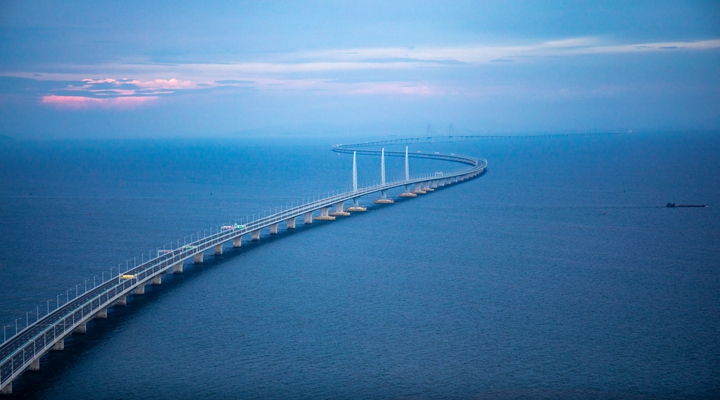 通關(guān)暢、人氣足！港珠澳大橋珠海公路口岸車(chē)流量連創(chuàng)新高