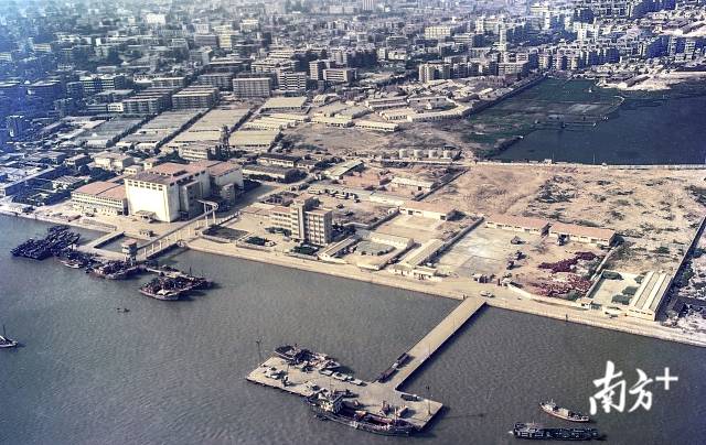 1989年，正在建設中的汕頭海濱路。