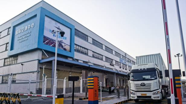 降本30%！東莞—香港國際空港中心運行滿月，“一站式”通關廣受外貿企業歡迎