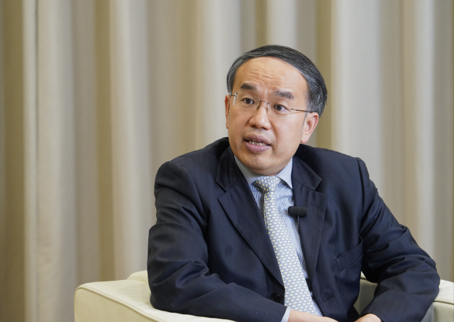 香港特區政府財經事務及庫務局局長 許正宇 香港特區政府財經事務及庫務局局長 許正宇