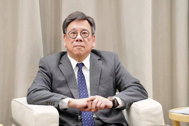 香港特區(qū)政府商務及經濟發(fā)展局局長 丘應樺 香港特區(qū)政府商務及經濟發(fā)展局局長 丘應樺