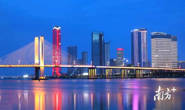 橫琴粵澳深度合作區的璀璨夜景。&nbsp;