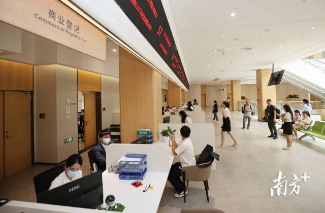 通過“跨境通辦、一地兩注”機制，投資者可以便捷辦理跨境商事登記。&nbsp;