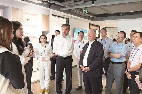 考察團與在廣東創(chuàng)業(yè)的澳門青年深入交流