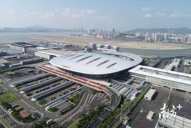 港珠澳大橋珠澳口岸人工島。