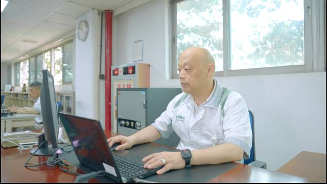 尼得科儀器（廣東）有限公司總經理赤羽誠在莞工作。受訪者供圖