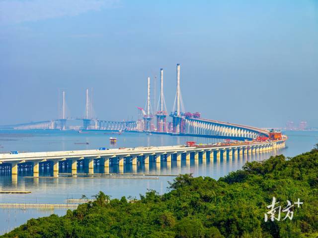 黃茅海跨海通道建設(shè)現(xiàn)場。