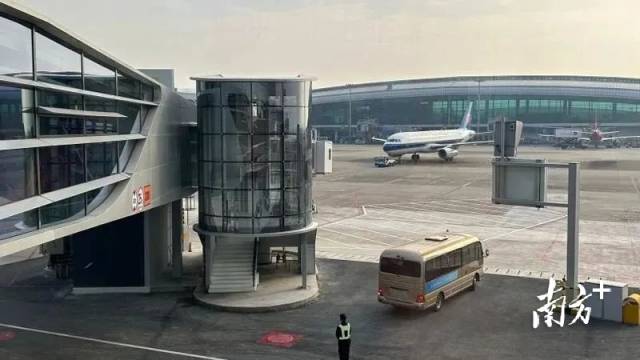 白云機場2023年累計客流吞吐量突破6300萬人次，位居國內機場之首，提前鎖定全國機場年旅客吞吐量“四連冠”。 &nbsp; &nbsp; &nbsp; &nbsp; &nbsp; 資料圖片