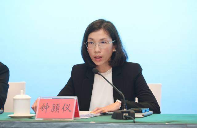 合作區法律事務局局長鐘頴儀在發布會上解讀政策利好。
