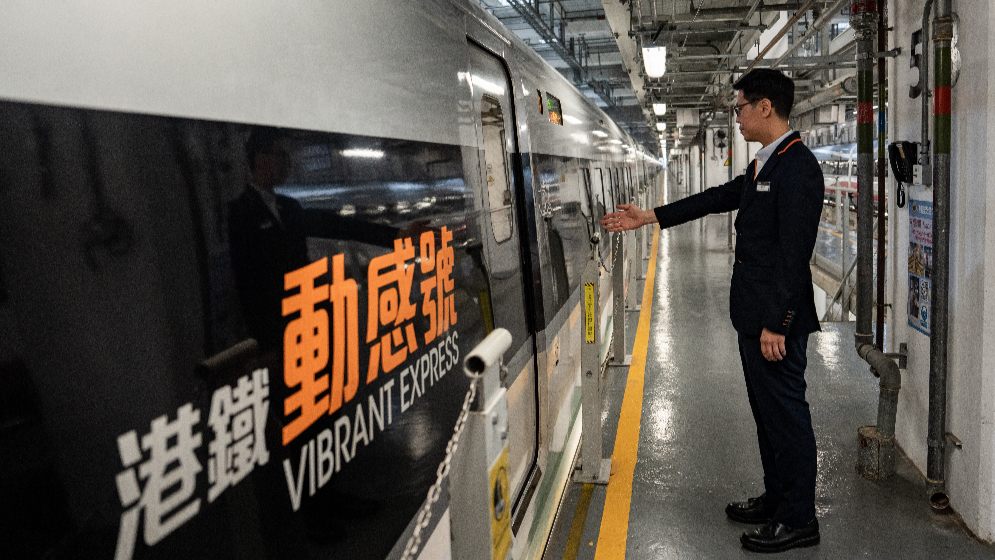 “動感號”高鐵司機嚴百堅：開著時速300公里的“超跑”馳騁大灣區