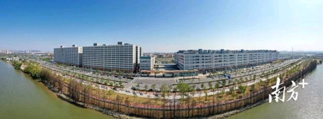 一批深圳企業(yè)來(lái)到江門(mén)建廠，嘗到了深江產(chǎn)業(yè)合作的甜頭。圖為德昌電機(jī)（江門(mén)）有限公司。南方+記者 楊興樂(lè) 攝