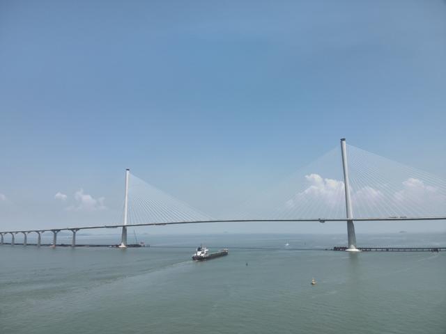 廣東省水運(yùn)重點(diǎn)工程珠海高欄港黃茅海航道(崖門出海航道二期）正式通航