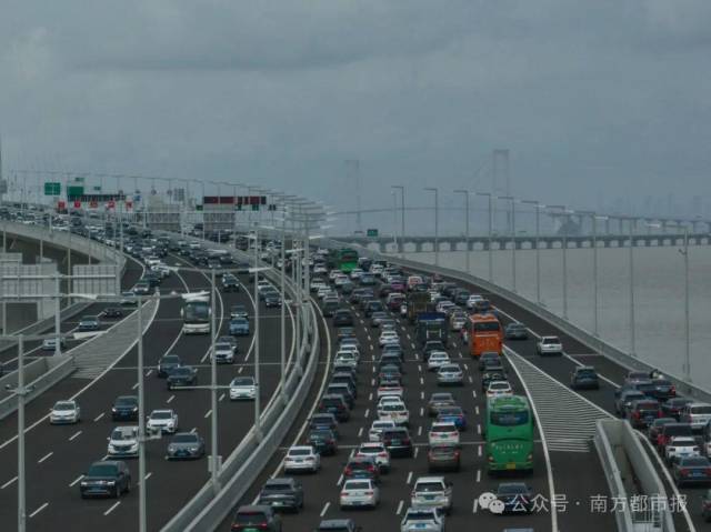 2024年6月30日，深中通道通車首日，迎來火爆車流。