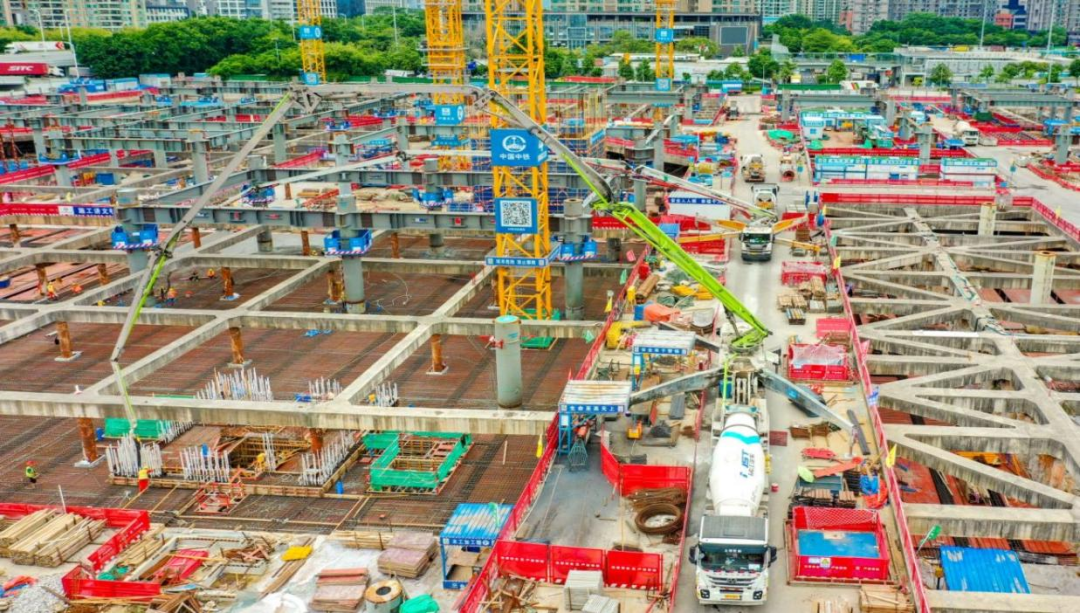 新皇崗口岸建設(shè)現(xiàn)場(chǎng) 新皇崗口岸建設(shè)現(xiàn)場(chǎng)