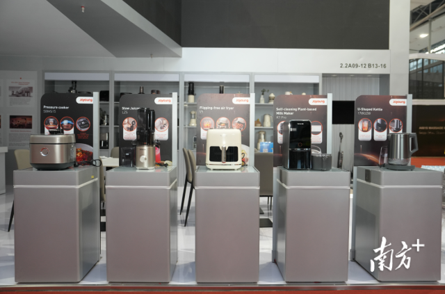 10月14日，廣交會展館內，一家電器企業的展位已經準備就緒。