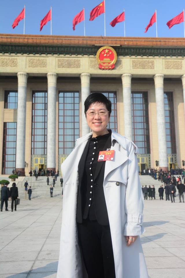 吳小麗作為澳區(qū)全國(guó)人大代表在北京參加全國(guó)兩會(huì) 吳小麗作為澳區(qū)全國(guó)人大代表在北京參加全國(guó)兩會(huì)