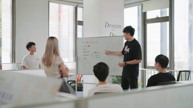 ▲如今的辦公室是一個(gè)整潔、有朝氣、沒有太多間隔的空間