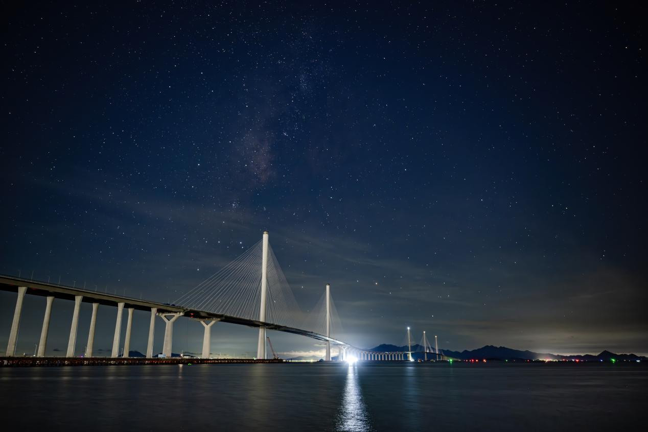 黃茅海大橋夜景(攝影:郝笑天) 黃茅海大橋夜景(攝影:郝笑天)