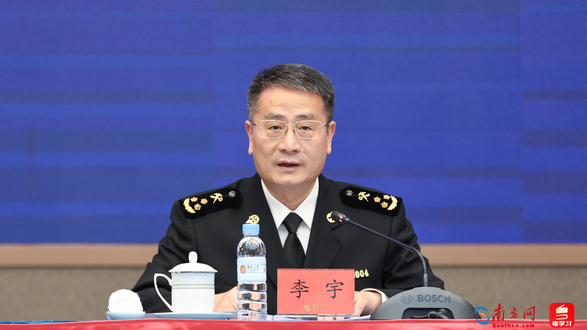 廣州海關(guān)黨委委員、副關(guān)長李宇。