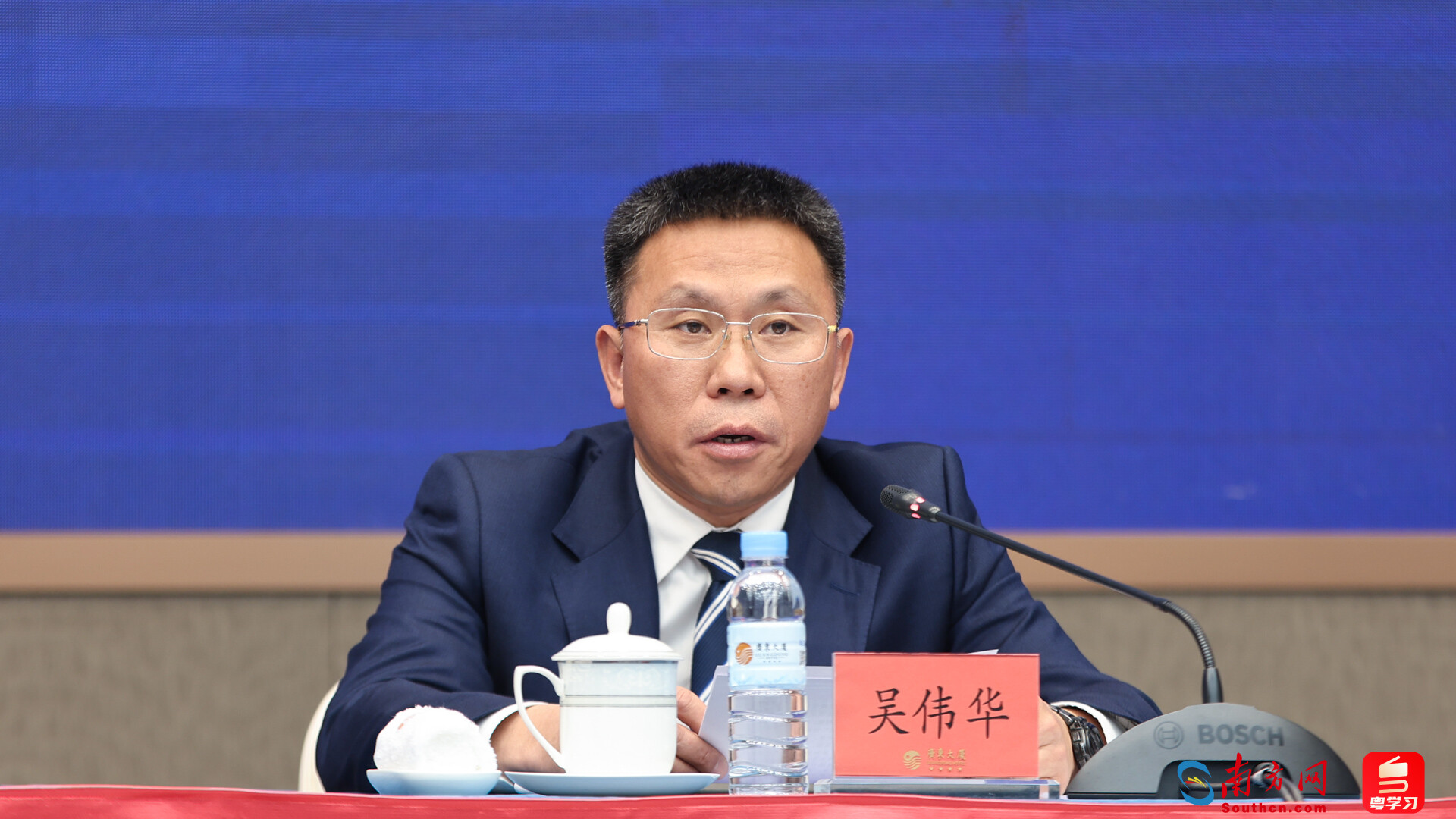 廣州市商務(wù)局副局長吳偉華。