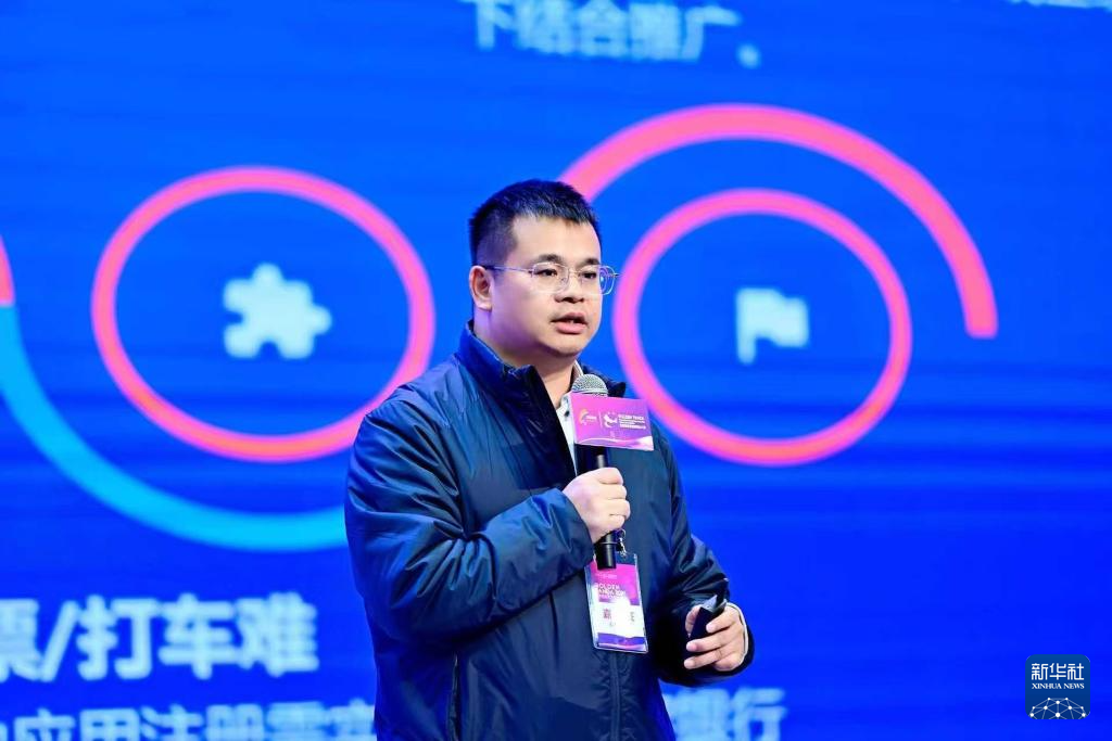 澳創(chuàng)時代創(chuàng)始人姚錦程在一創(chuàng)業(yè)論壇上做演講
