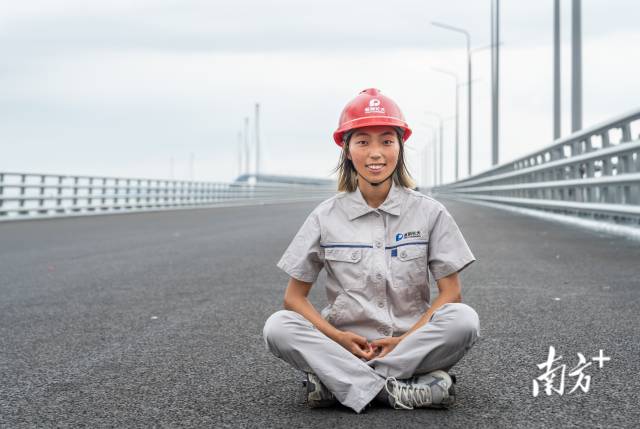 今年24歲的馬倩倩，是黃茅海跨海通道項(xiàng)目全線(xiàn)唯一的女施工員。