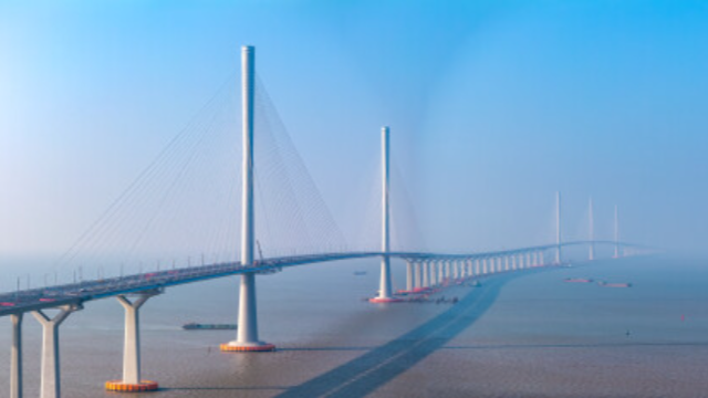 飛虹道道越藍海！我國建成和在建跨海橋梁約100座