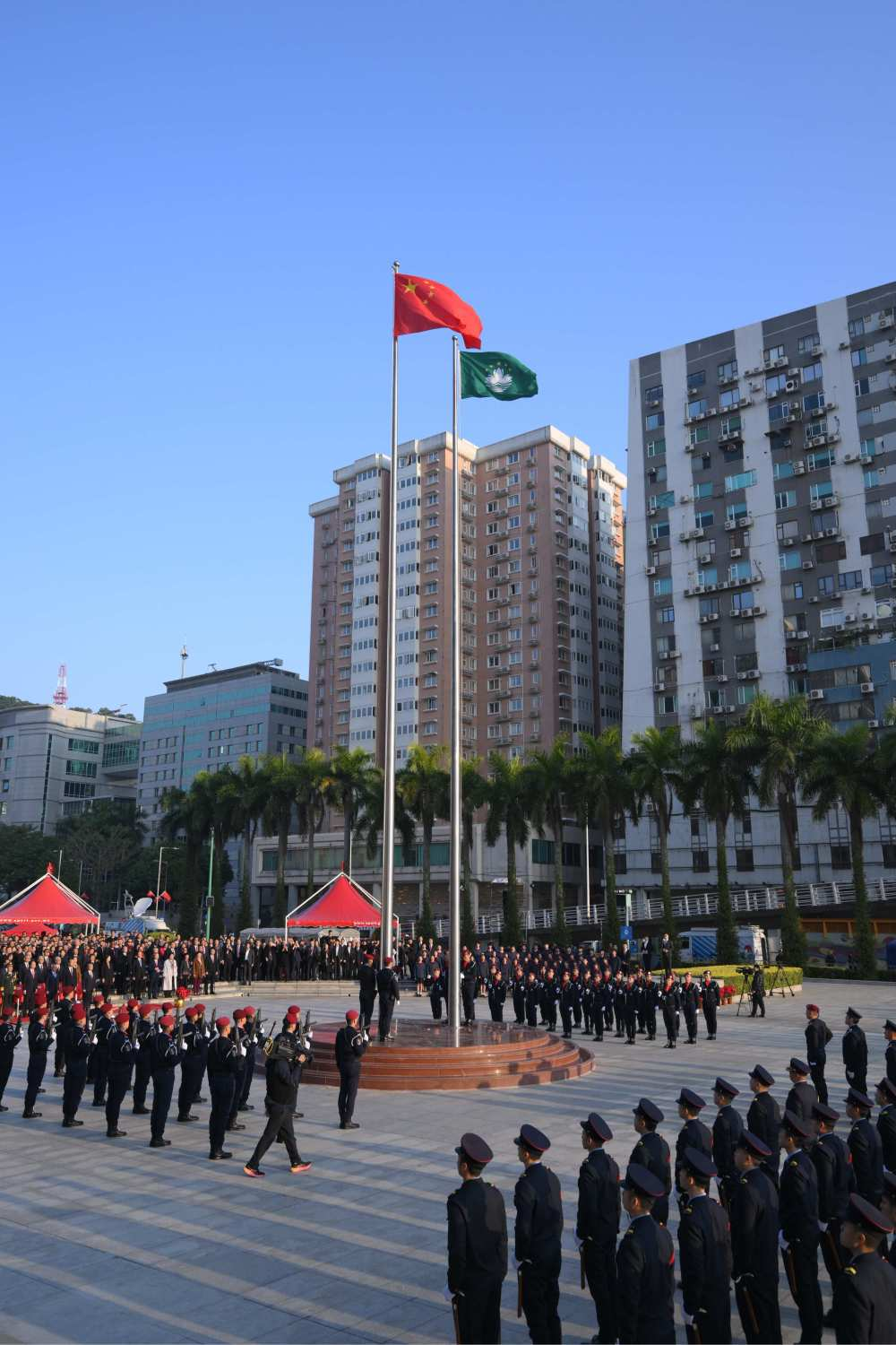 12月20日，澳門特別行政區政府隆重舉行升旗儀式，慶祝澳門回歸祖國25周年。　
