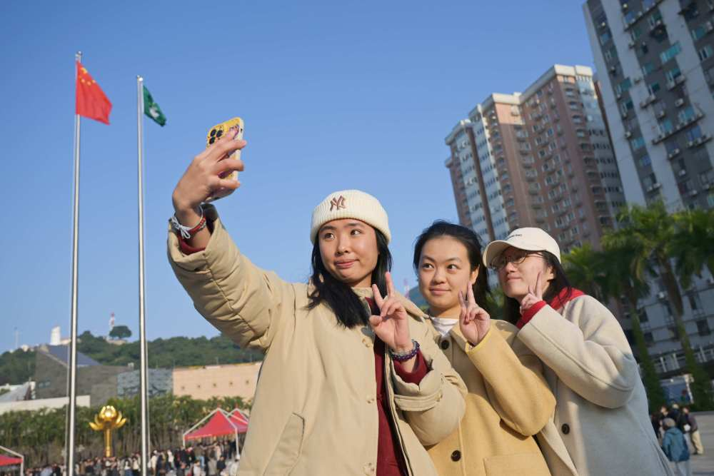12月20日，澳門特別行政區政府隆重舉行升旗儀式，慶祝澳門回歸祖國25周年。　