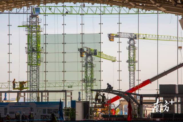廣州白云機場三期擴建工程建設(shè)現(xiàn)場。