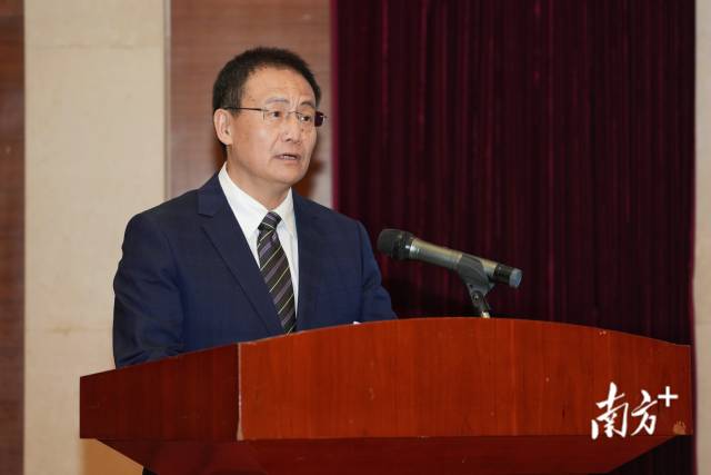 國家體育總局游泳中心副主任李軍。