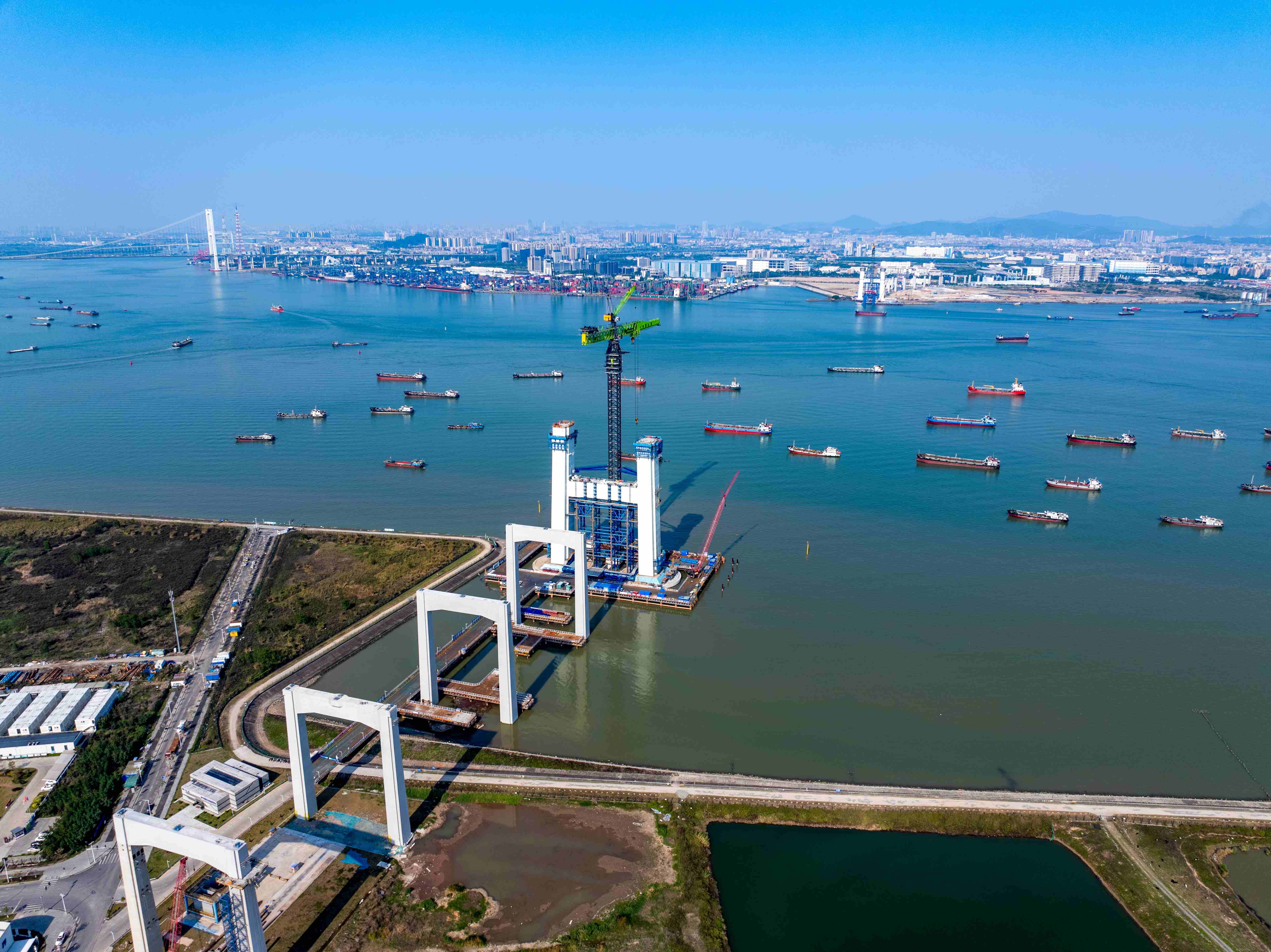 建設中的獅子洋通道。攝影：馮珠仔