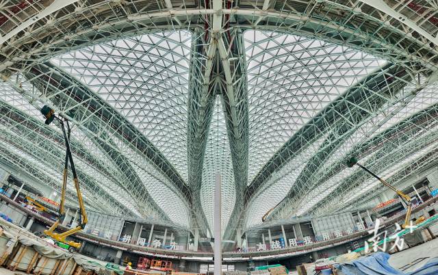 在廣州白云國際機場三期擴建工程現場