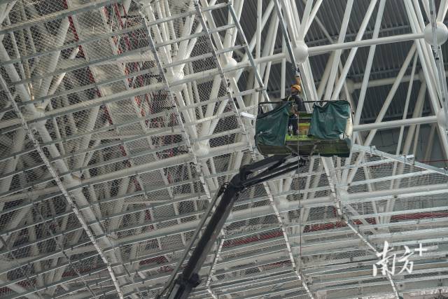 在廣州白云國際機場三期擴建工程現場