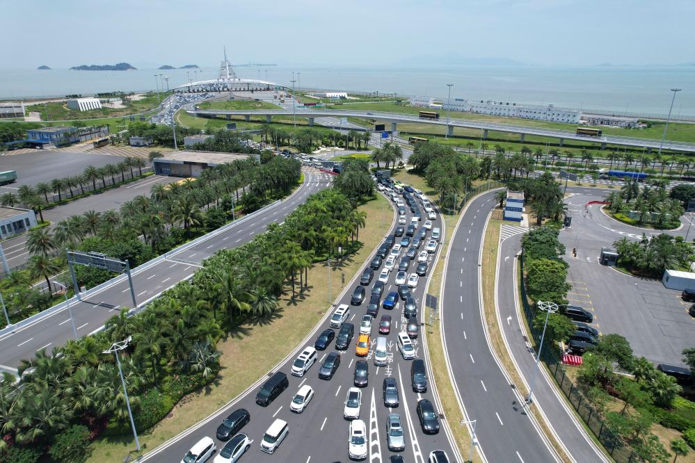 2025年1月31日拍攝的港珠澳大橋橋頭（無人機(jī)照片）。新華社發(fā)（黎釗德攝）