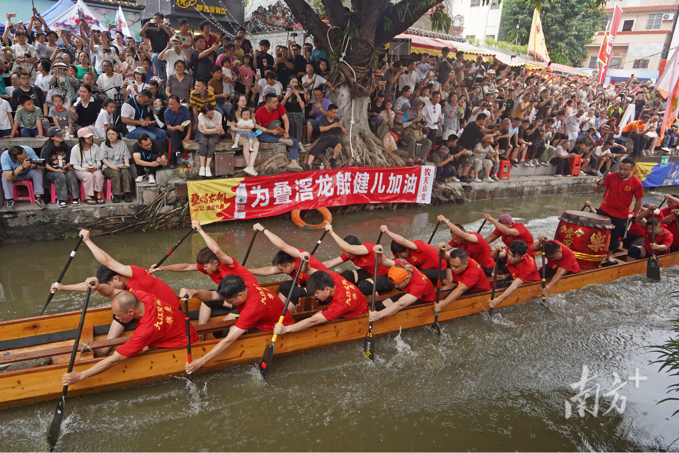 2025年中國（佛山）疊滘龍船漂移大賽在佛山南海桂城開賽。戴嘉信 廖明璨 李欣 攝