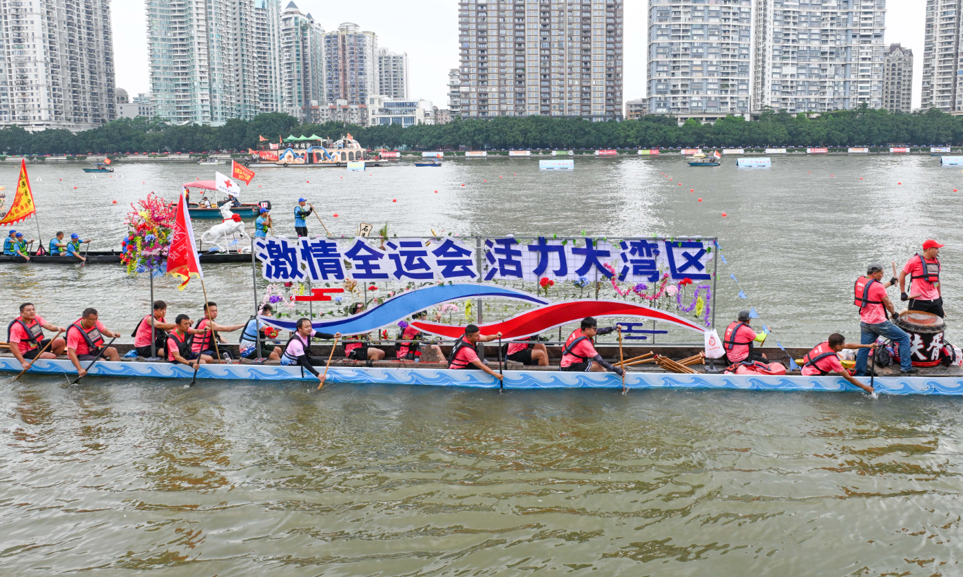2025年廣州國際龍舟邀請賽現場。新華社發(fā)