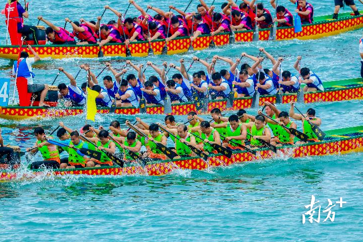 2025粵港澳大灣區(qū)（深圳南澳）海上龍舟賽現(xiàn)場(chǎng)。南方+記者 朱洪波 鄭伊靈 攝