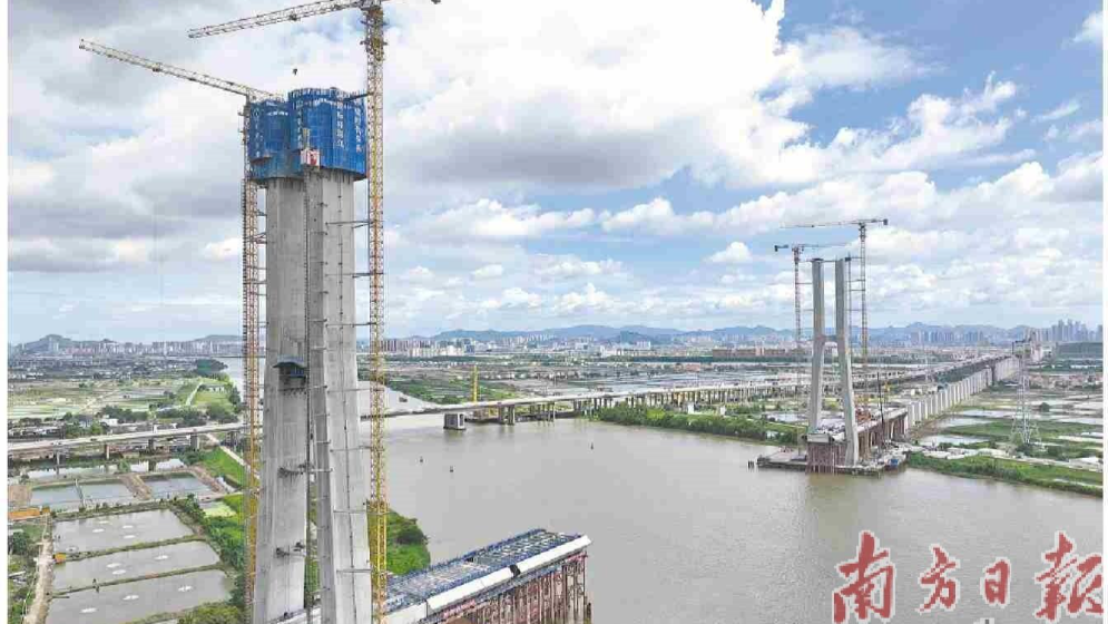 深江鐵路雞鴉水道特大橋雙主塔封頂 預計今年底合龍