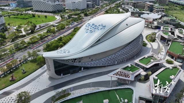 以澳門區花“蓮花”為設計靈感的橫琴中醫藥文化體驗館 以澳門區花“蓮花”為設計靈感的橫琴中醫藥文化體驗館。