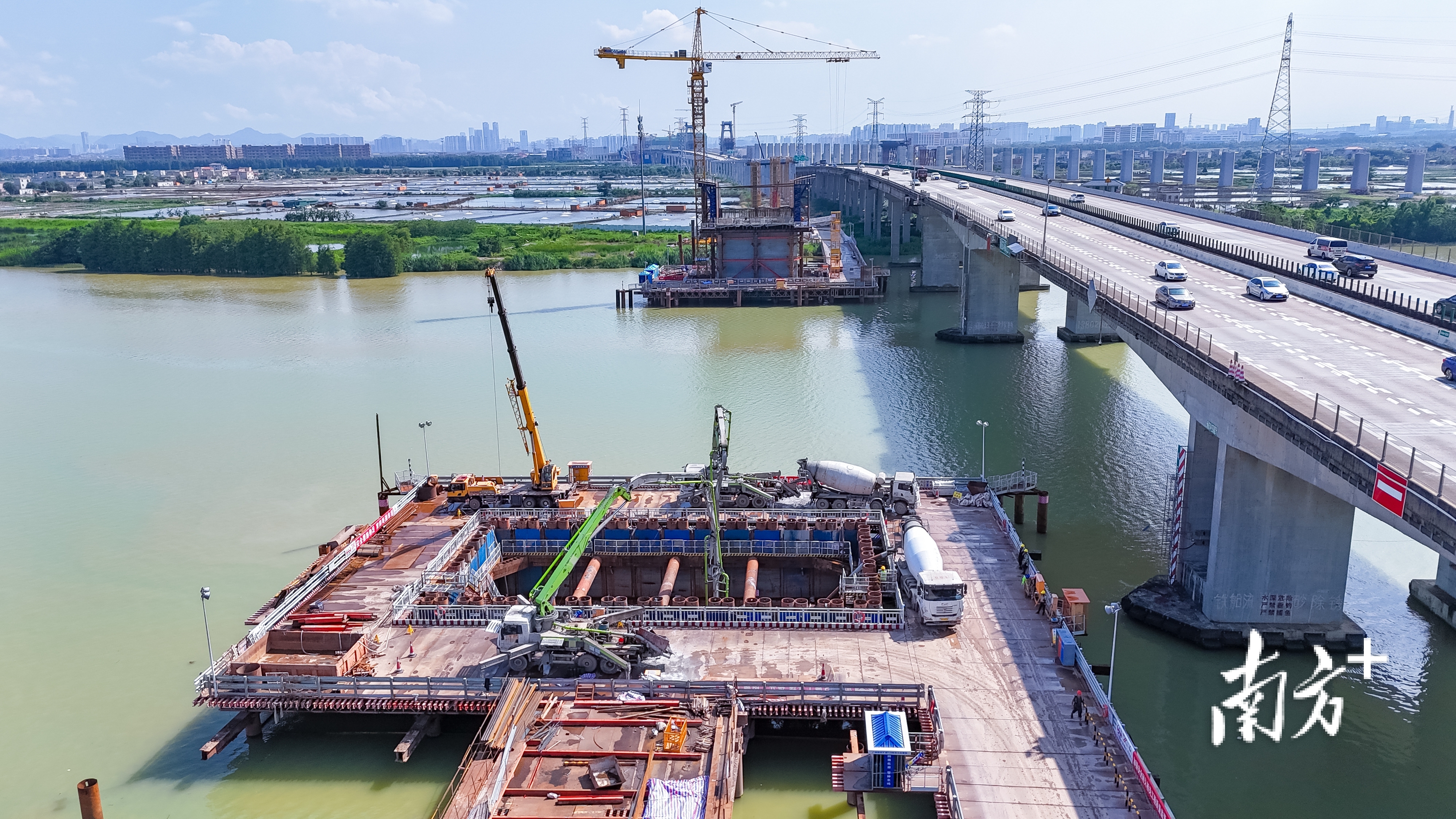 廣珠段改擴建項目海隆大橋四個主墩承臺順利建成