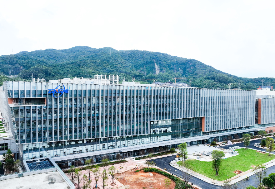 圖為增芯科技。 圖為增芯科技。智能傳感器廣泛應用于消費電子、汽車電子、工業電子等領域,是近年來多地著力布局的賽道。廣州增城邊規劃邊建設智能傳感器產業園,目前已引進產業項目21個,其中一個龍頭項目,增芯已建成國內第一條12英寸智能傳感器及特色工藝晶圓制造產線,規劃月產能2萬片。