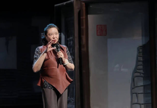 國(guó)家話(huà)劇院院長(zhǎng)田沁鑫將帶來(lái)藝術(shù)講堂《田沁鑫的戲劇世界》。