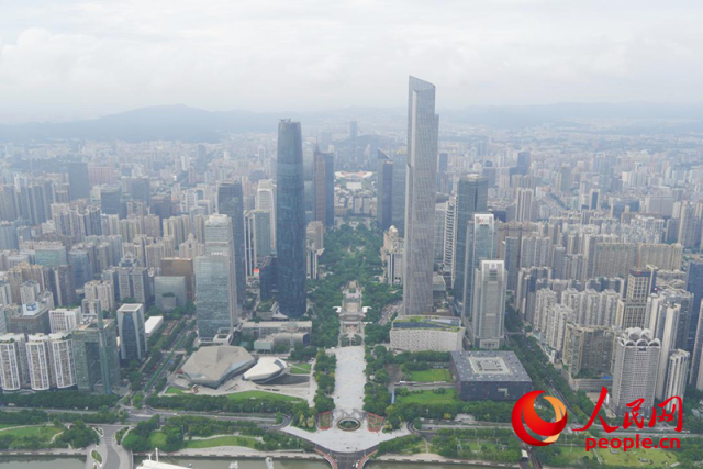 廣東是我國首個(gè)經(jīng)濟(jì)總量突破14萬億元的省份，圖為廣州城市新中軸線珠江新城。人民網(wǎng) 王雅蝶攝