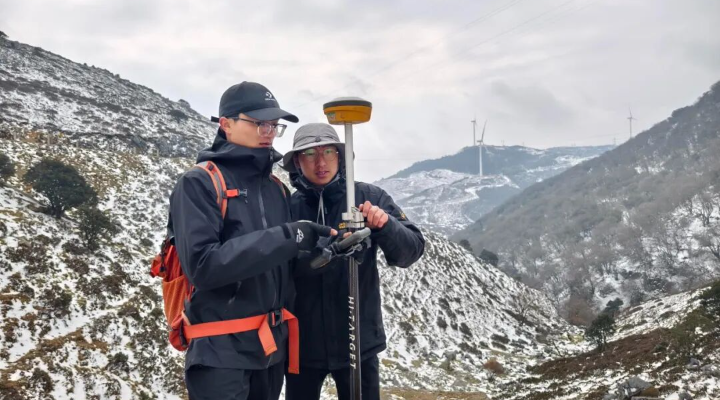 3月15日,南網超高壓公司大理局運維人員和設計院作業人員在云南省大理州洱源縣開展藏粵直流工程線路終勘工作。 3月15日,南網超高壓公司大理局運維人員和設計院作業人員在云南省大理州洱源縣開展藏粵直流工程線路終勘工作。