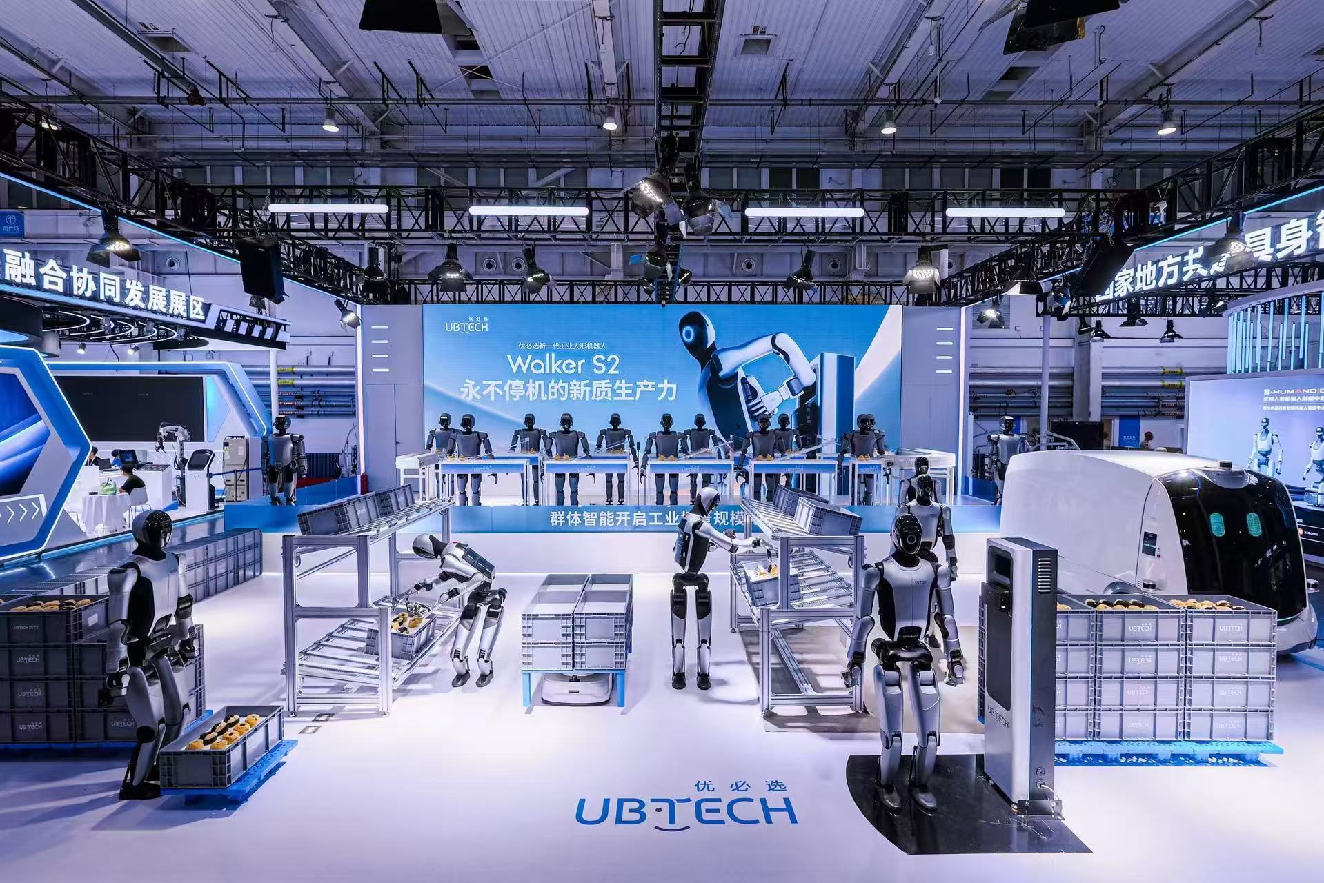各家公司推出的人形機器人都開始上陣，展示不同的技能。