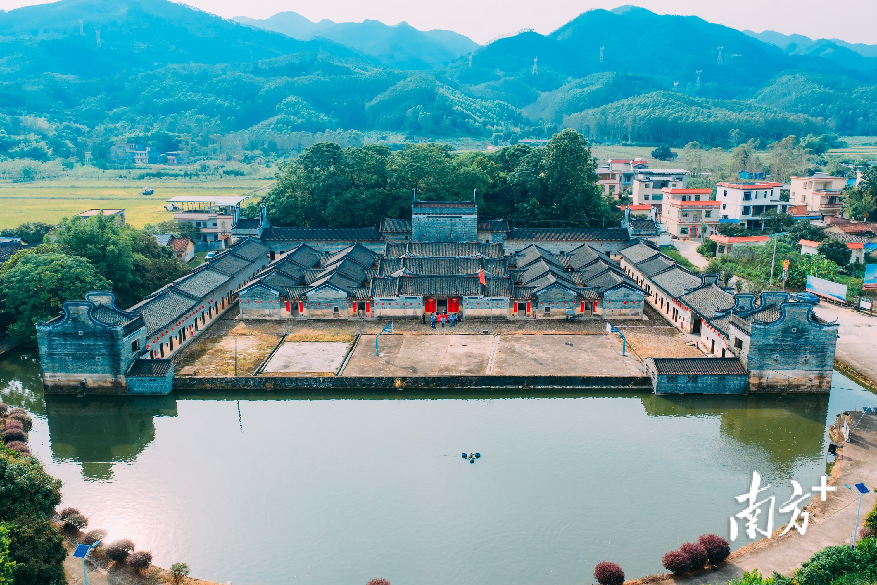 龍門鶴湖圍，可以漫步古圍樓，體驗屬于客家人的煙火氣。